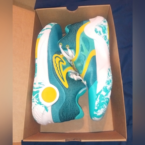 Nike shoes - Picture 2 of 15